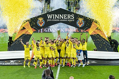 Villarreal CF players lifting the UEFA Europa League trophy in Gdańsk, 2021
